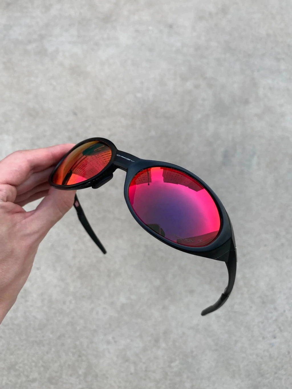 Eye Jacket Black - Lentes Dark Ruby