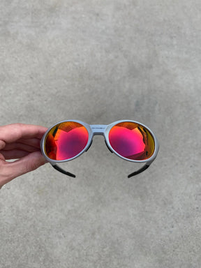 Eye Jacket Gray - Lentes Dark Ruby